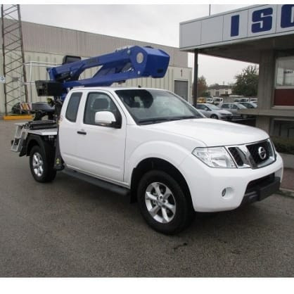 Xe thang nâng người Nissan gắn cẩu ISOLI